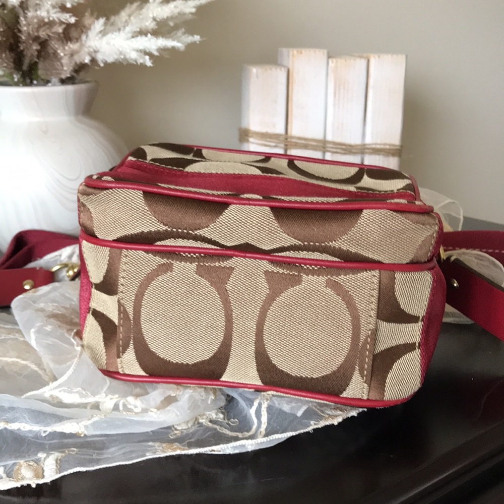 Coach Vintage Signature Swingback Crossbody Purse, Y2K 2006, 10128 - Picture 15 of 16